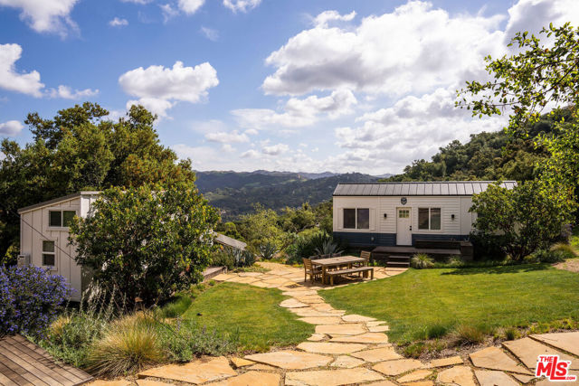 22575 Monte Vista Drive, Topanga CA: https://media.crmls.org/mediaz/5be7b95d-8ff4-4d0f-aa10-35f3baaa2494.jpg