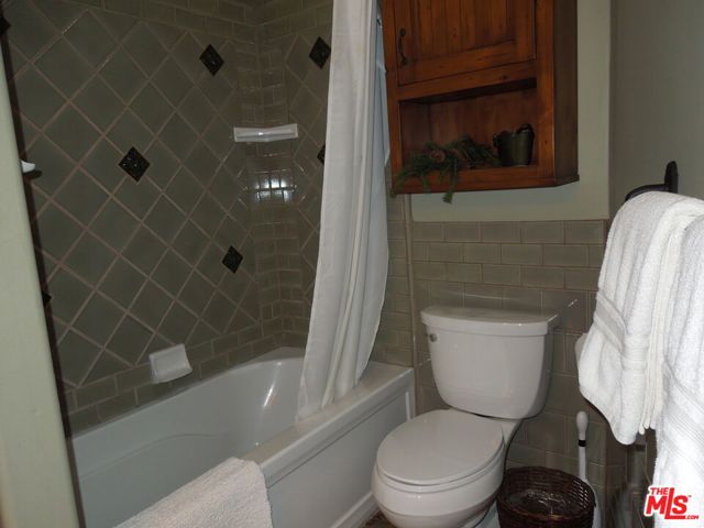 365 Mittry Lane, Lake Arrowhead CA: https://media.crmls.org/mediaz/5be7e8f4-08c2-41c2-b8af-9d05f5b144bd.jpg