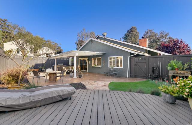9947 Mesa Madera Dr, San Diego CA: https://media.crmls.org/mediaz/5be8267d-7b87-4118-829d-94f29a01b281.jpg