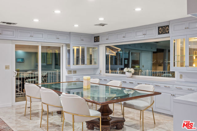 2357 Knob Hill Drive, Riverside CA: https://media.crmls.org/mediaz/5be84523-519a-49ca-bfb8-115d69acaa98.jpg
