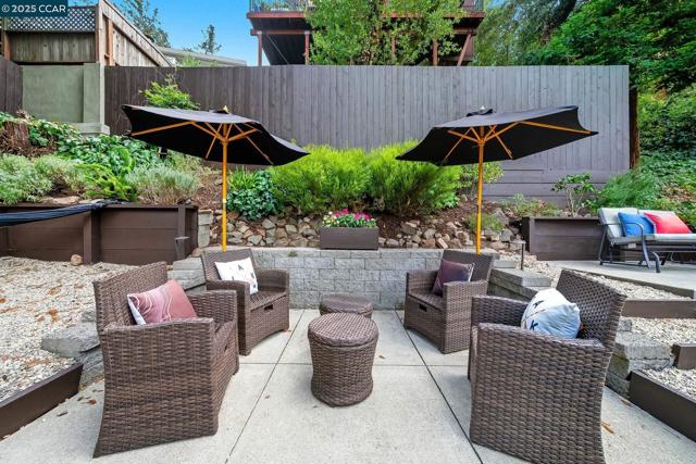 50 Brookwood Rd, Orinda CA: https://media.crmls.org/mediaz/5be97c22-42ef-4164-a1d3-862484398265.jpg