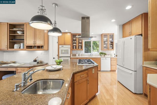 Image 6 of 31 For 2050 Blackwood Dr