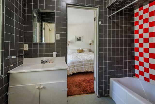 640 Los Trancos Road,  CA: https://media.crmls.org/mediaz/5be9bbbf-cbe1-4693-95eb-363ee2296bb6.jpg