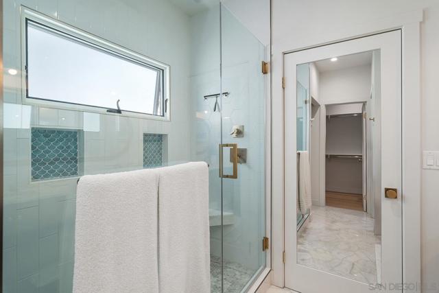 924 D Avenue, Coronado CA: https://media.crmls.org/mediaz/5bea2879-1b82-4560-8965-037ec3a63a29.jpg