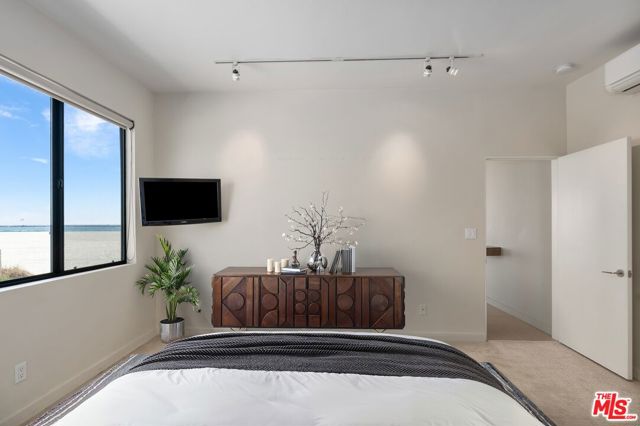 1 Northstar Street, Marina del Rey CA: https://media.crmls.org/mediaz/5bea47f1-49fc-45a0-aafd-a08b5c03a464.jpg