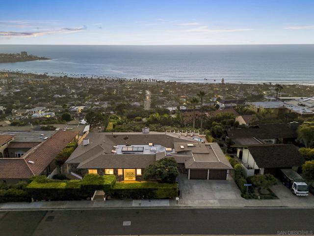 8390 Prestwick Dr, La Jolla CA: https://media.crmls.org/mediaz/5bea61df-fe9f-4a30-83a1-93643c5d068a.jpg