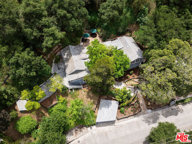 8162 Kirkwood Drive, Los Angeles CA: https://media.crmls.org/mediaz/5beb3c81-5416-4d4d-ba0c-f669a370f6cc.jpg