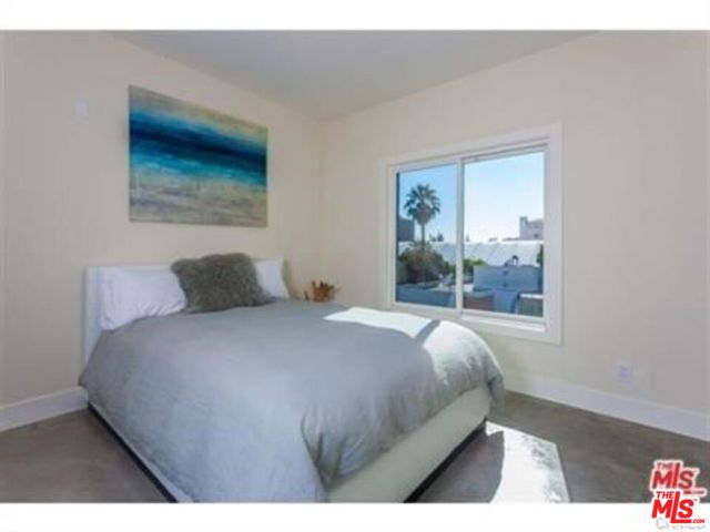 11925 Kling Street, Valley Village CA: https://media.crmls.org/mediaz/5bebaeed-a148-4ebd-bc39-352f261daab5.jpg