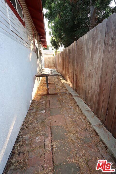 1855 Corinne Avenue, Long Beach CA: https://media.crmls.org/mediaz/5bec06c1-8a92-4c8f-9725-1e8dbc95d05e.jpg