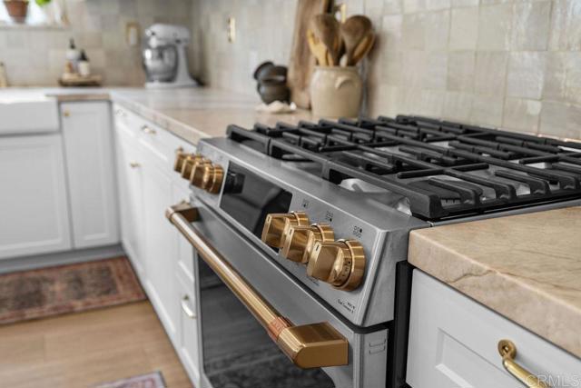 Detail Gallery Image 25 of 69 For 1763 Laurelwood Way, Oceanside,  CA 92057 - 3 Beds | 2/1 Baths