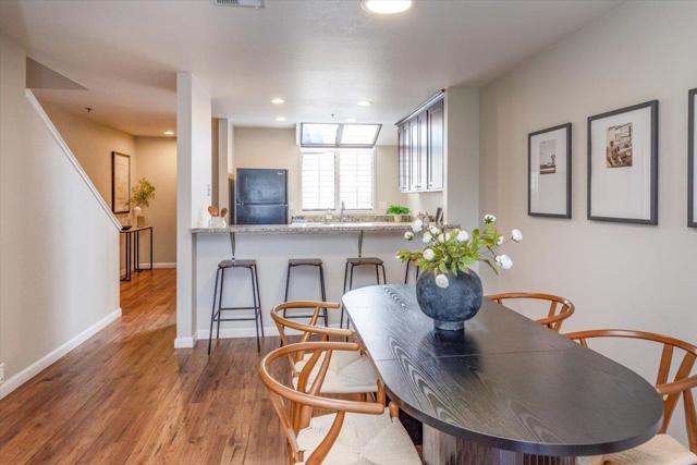 2409 Park Boulevard, Palo Alto CA: https://media.crmls.org/mediaz/5bec51a9-f433-46be-b1d3-8b1a9b235893.jpg