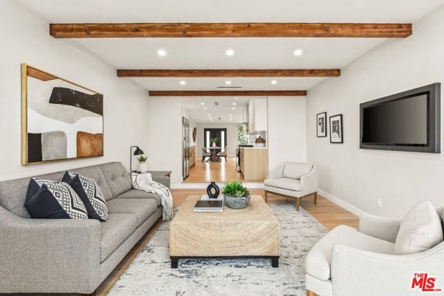 4240 Chase Avenue, Los Angeles CA: https://media.crmls.org/mediaz/5bec7ad4-b647-4050-834b-3231699c5ba5.jpg