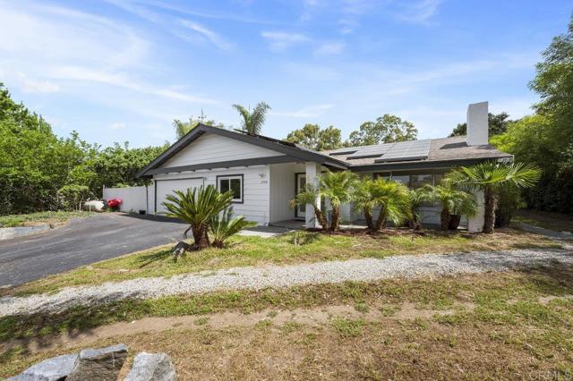 2348 Watson Way, Vista CA: https://media.crmls.org/mediaz/5bec8f8b-b1e4-49b6-b1ea-21227ae437c1.jpg