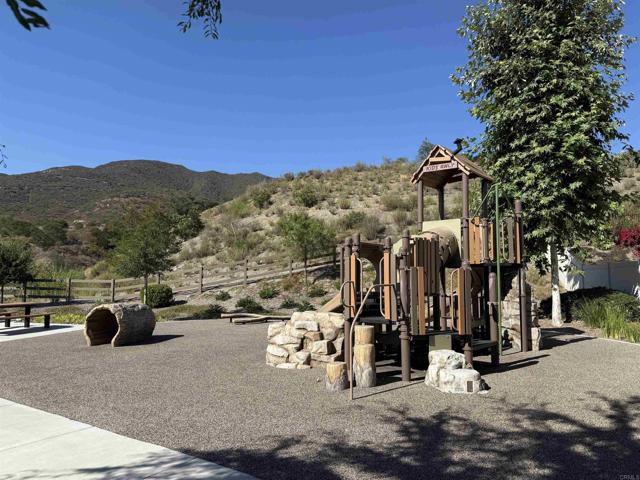 35805 E Shetland Hls, Fallbrook CA: https://media.crmls.org/mediaz/5becea47-51ea-4506-8b3b-58798735a19e.jpg