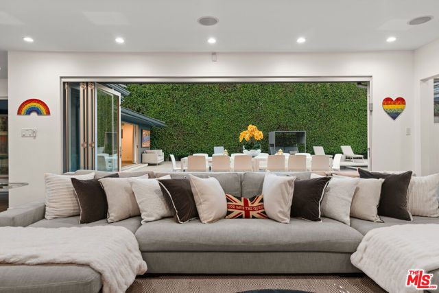 602 N Whittier Drive, Beverly Hills CA: https://media.crmls.org/mediaz/5bed558b-4fb9-43cb-8ff2-5c580139d8ea.jpg