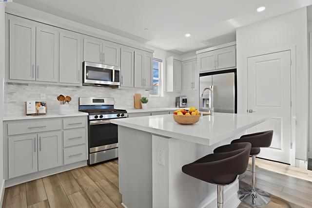 2208 Daimler St, Lathrop CA: https://media.crmls.org/mediaz/5bed91e9-62bb-454a-ad44-c9a210349618.jpg