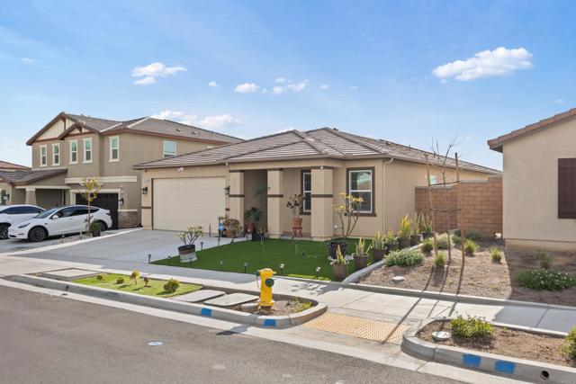 25709 Buckeye Meadow Lane, Homeland CA: https://media.crmls.org/mediaz/5bed9f36-158f-4379-84e3-c1de6fbcd3f1.jpg