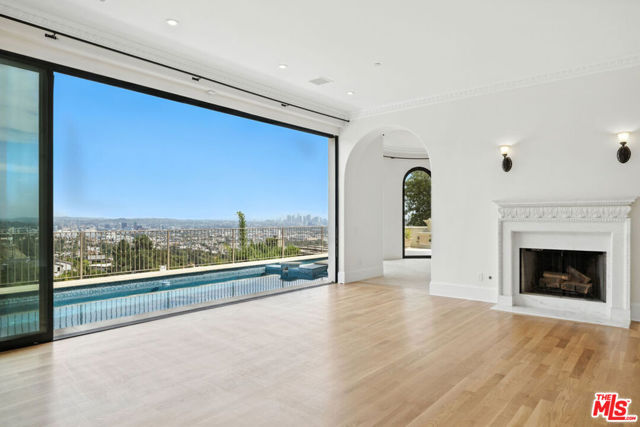 1675 Woods Drive, Los Angeles CA: https://media.crmls.org/mediaz/5bed9f9e-cd2e-4a42-a7b9-f32c98dfb49a.jpg