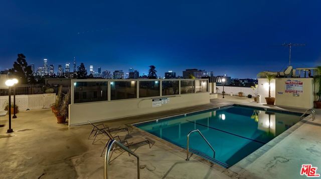 421 S La Fayette Park Place, Los Angeles CA: https://media.crmls.org/mediaz/5bee297f-d9a9-4d59-8b3a-ce18c3d0de94.jpg