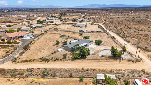 8125 Centola Road, Phelan CA: https://media.crmls.org/mediaz/5bee3d4a-094a-4f66-8c22-7dc7e964b405.jpg