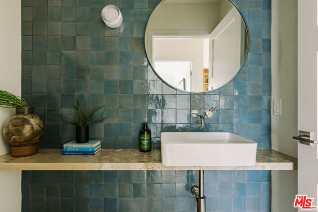 5168 Emporia Avenue, Culver City CA: https://media.crmls.org/mediaz/5bee8767-d3a6-4d49-ad46-80495ce58524.jpg
