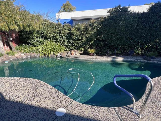 1222 Murdell Ln, Livermore CA: https://media.crmls.org/mediaz/5bef159e-8da5-4522-b83c-34bb12e05d9a.jpg