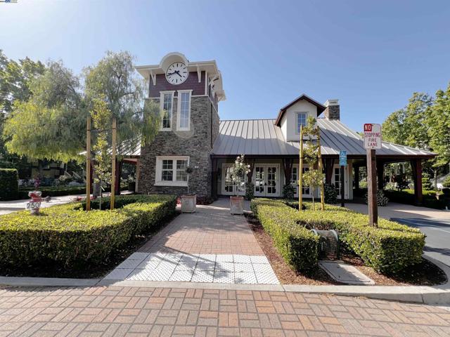49031 Woodgrove Cmn, Fremont CA: https://media.crmls.org/mediaz/5bef22dc-0cd9-433c-992b-f5770b6b218d.jpg