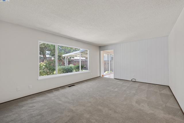844 Wall St, Livermore CA: https://media.crmls.org/mediaz/5bef2a24-a920-4c85-bc03-c73179884160.jpg