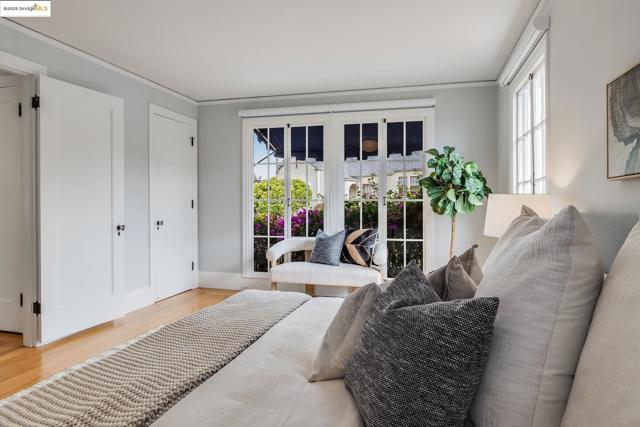 740 Calmar Ave, Oakland CA: https://media.crmls.org/mediaz/5bef85ec-48f1-44ec-9be3-df0b8848fecd.jpg