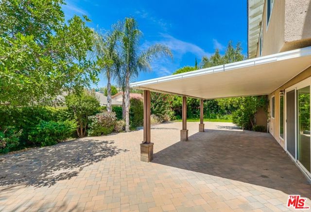 687 Mount Carmel Drive, Claremont CA: https://media.crmls.org/mediaz/5bf00df0-70e7-467f-907c-3e2df8da29bf.jpg