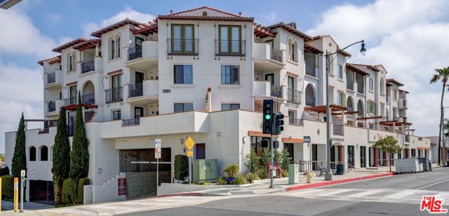 2001 ARTESIA Boulevard, Redondo Beach, California 90278, 1 Bedroom Bedrooms, ,Residential,Sold,ARTESIA,22140751