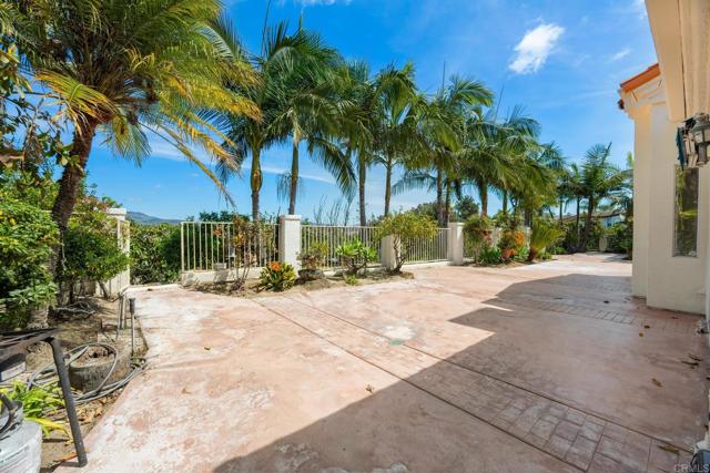 1367 Corona, Bonita CA: https://media.crmls.org/mediaz/5bf0c041-44df-4667-a4a2-669276e97b80.jpg