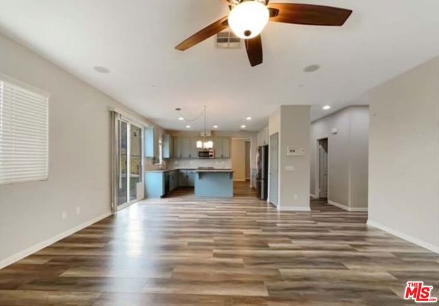 8823 Mora Court, Lancaster CA: https://media.crmls.org/mediaz/5bf15008-9bba-4873-9375-b1c138b6e4f1.jpg