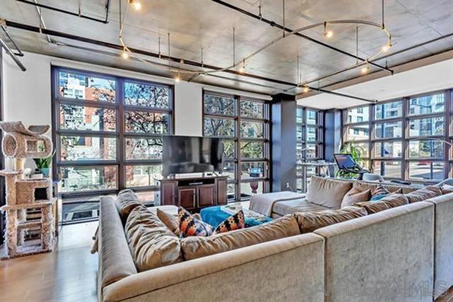 877 Island Ave, San Diego CA: https://media.crmls.org/mediaz/5bf1f305-a815-4816-9830-8f40571cbb8e.jpg