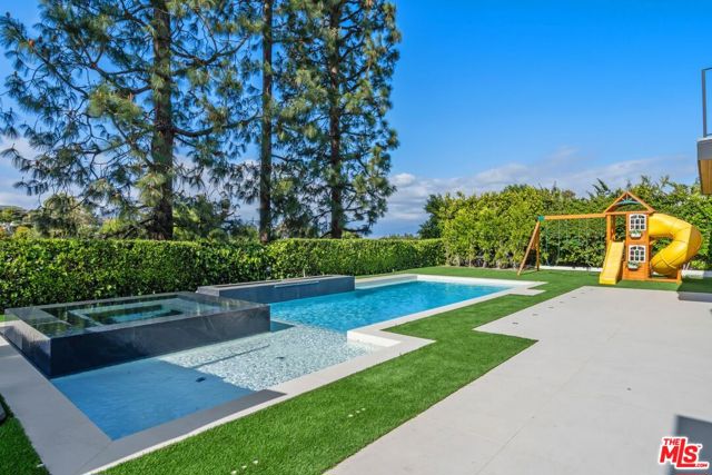 16015 Valley Wood Road, Sherman Oaks CA: https://media.crmls.org/mediaz/5bf2d1ce-bea3-4140-a406-362269dea3fe.jpg