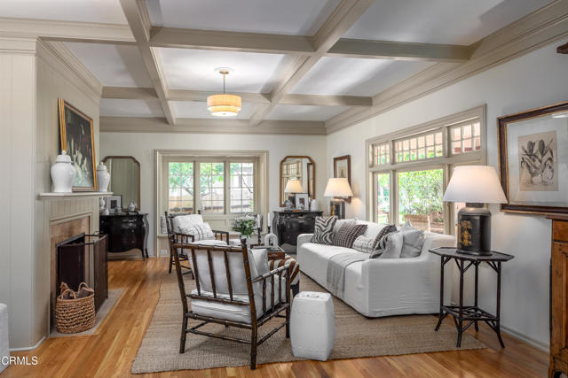 676 S Madison Avenue, Pasadena CA: https://media.crmls.org/mediaz/5bf2fb39-fb1b-4bea-996b-c0e65397b547.jpg