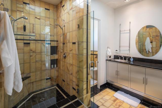 3515 Union St, San Diego CA: https://media.crmls.org/mediaz/5bf370fc-a44b-45e8-b969-0a986cc6ea28.jpg