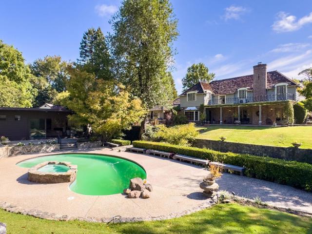 2155 Geri Lane, Hillsborough CA: https://media.crmls.org/mediaz/5bf388bc-4889-41ba-8c15-ddd3e9b53a94.jpg