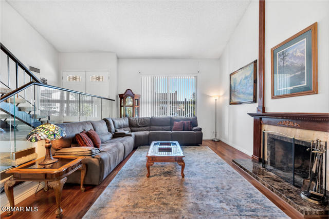 2108 N Brower Street, Simi Valley CA: https://media.crmls.org/mediaz/5bf3a951-b8b6-4d27-a10b-f96a3154ffb3.jpg