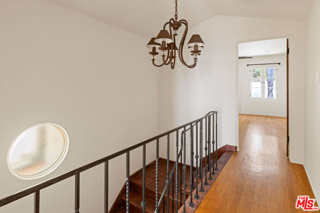 6856 Los Altos Place, Los Angeles CA: https://media.crmls.org/mediaz/5bf4418a-4d34-4eb7-8bf4-fb3ca3f19634.jpg