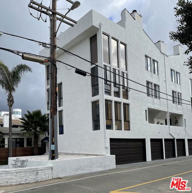 Image 33 of 58 For 14 Mast Street