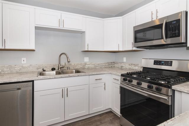 Detail Gallery Image 5 of 18 For 10760 N Magnolia Ave #B6,  Santee,  CA 92071 - 3 Beds | 1/1 Baths