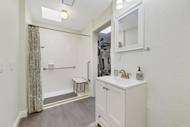 929 Chumash Trail, Vista CA: https://media.crmls.org/mediaz/5bf522fe-497b-4534-941b-245f15d23baf.jpg
