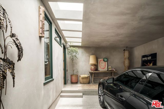 8466 Brier Drive, Los Angeles CA: https://media.crmls.org/mediaz/5bf56a76-e97c-4bcc-b9e6-502ccea80d91.jpg