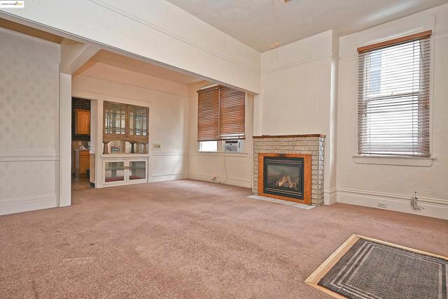 672 33Rd St, Oakland CA: https://media.crmls.org/mediaz/5bf57756-c47a-4ee2-aa27-2479a603c25d.jpg