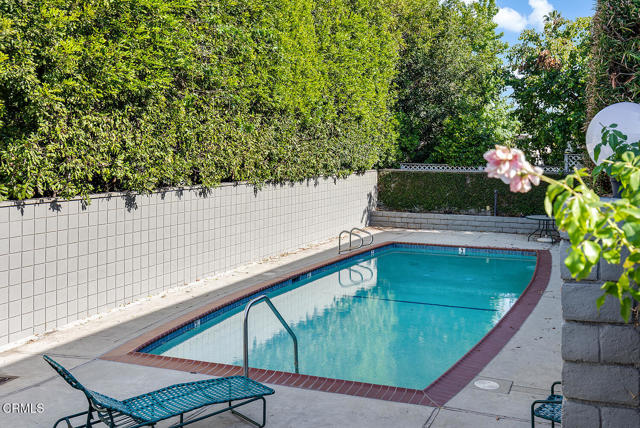 848 S ORANGE GROVE Boulevard, Pasadena CA: https://media.crmls.org/mediaz/5bf58036-f1e7-4566-8608-e145dc68c2cd.jpg