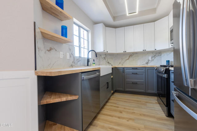 Detail Gallery Image 11 of 26 For 5135 Zelzah Ave #107,  Encino,  CA 91316 - 2 Beds | 2 Baths