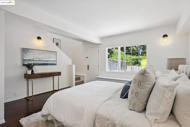 3316 Coolidge Ave, Oakland CA: https://media.crmls.org/mediaz/5bf5dca4-6969-44b1-a51a-e1057a8d9e19.jpg
