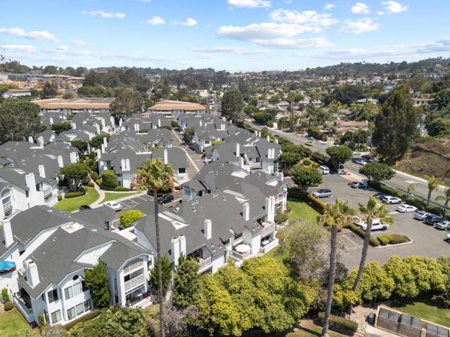 524 Via De La Valle,  CA: https://media.crmls.org/mediaz/5bf60fa5-040d-48ca-a603-2ad87d466f51.jpg