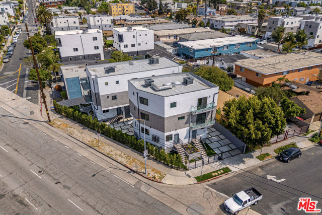 1636 Longwood Avenue, Los Angeles CA: https://media.crmls.org/mediaz/5bf61722-0ea0-42b1-b1cf-773e2f002a27.jpg
